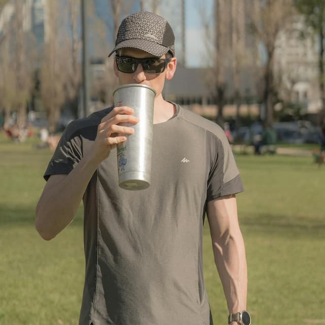 Gorra deportiva ajustable